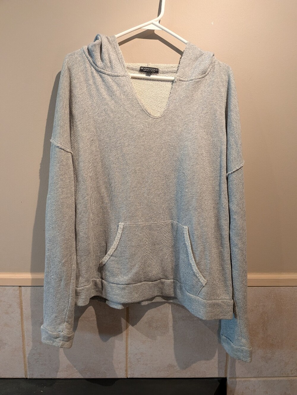 Beyond Yoga, V Neck Hoodie Pullover, Light Gray, Size L